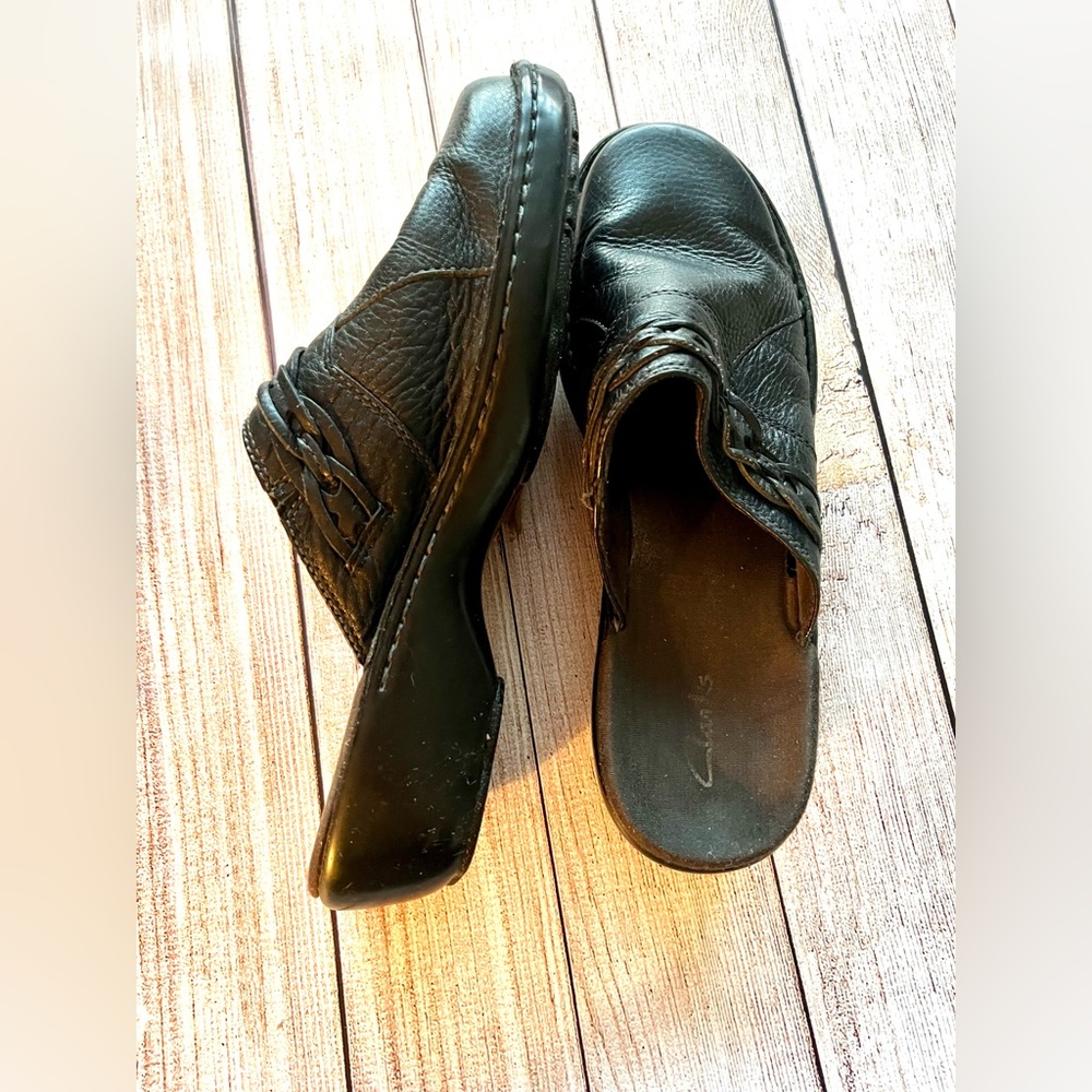 Clarks leather clogs